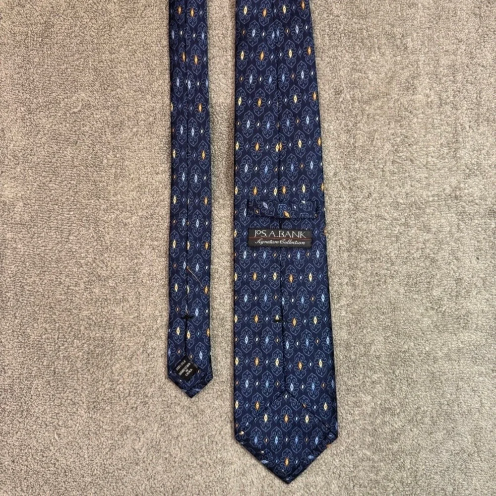 Jos. A. Bank Signature Collection Blue Gold Medallion 100% Silk Tie Handsewn